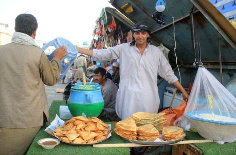 Afganistan’da ramazan gelenekleri. Afganistan'da ramazanda iftar geleneği bulani ekmeği.