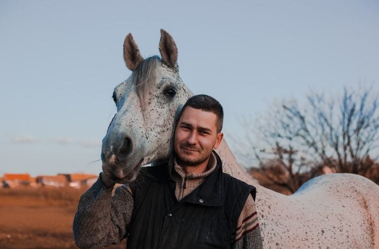 At Sahibine Göre Kişner atasözünün anlamı.