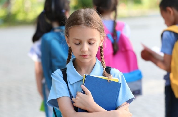 Çocuğum arkadaşları tarafından dışlanıyor. Çocuğum arkadaşlık ilişkilerinde problem yaşıyor.