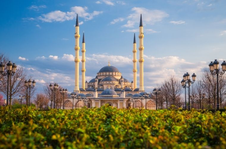 Ezandan sonra okunması sünnet olan dua. Arapça yazılışı, Türkçe okunuşu ve anlamı. Ezan duası.