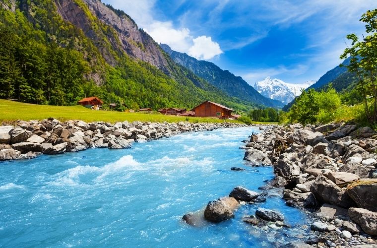 Rüyada akarsu görmek. Rüyada akarsu görmenin manası ve tabiri.