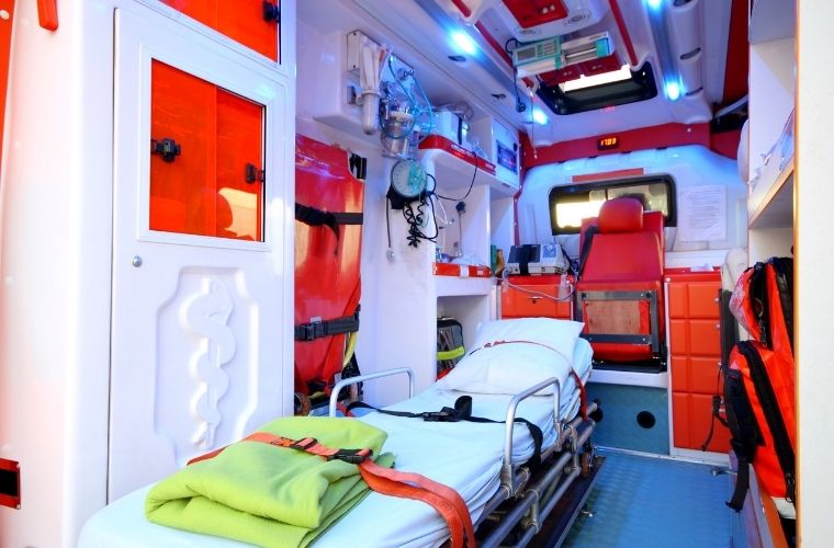 Rüyada ambulans görmek nasıl yorumlanır. Rüyada hasta olan kişinin ambulans görmesi. Rüyada sağlıklı olan kişinin ambulans görmesi ne anlama gelir.