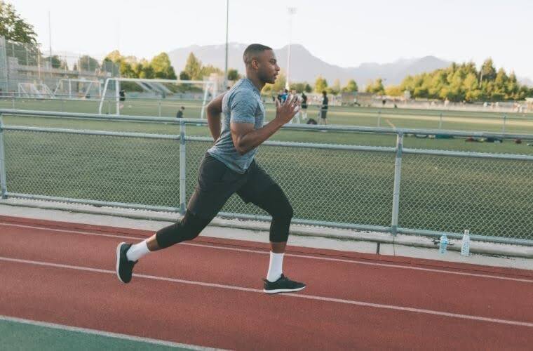 Rüyada atletizm görmek. Rüyada atletizm pisti görmek. Rüyada atletizm yarışmasına katılmak. Rüyada atletle koşmak.