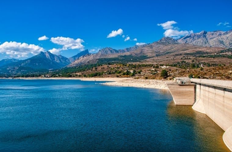 Rüyada baraj görmek. Rüyada barajda su görmek. Rüyada bir barajda yüzdüğünü görmek ne anlama gelir.