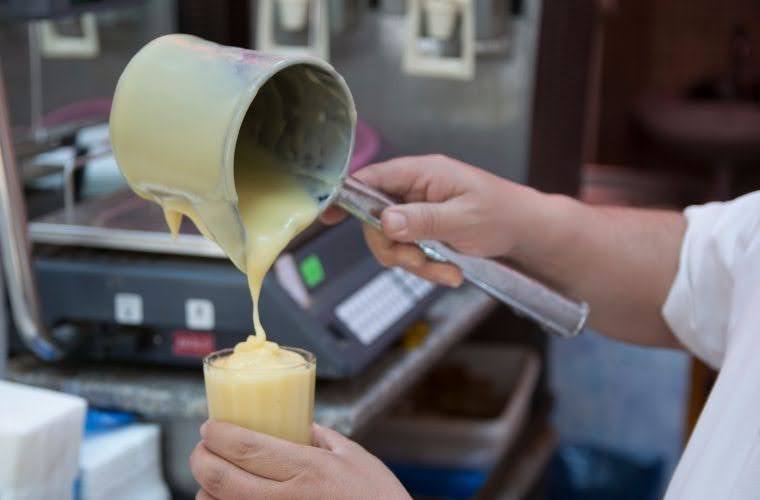 Rüyada boza görmek. Rüyada boza içmek. Rüyada bozacı görmek ne anlama gelir.