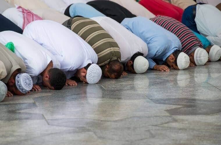 Rüyada cemaat görmek. Rüyada cemaat lideri görmek. Rüyada cemaatle namaz kılmak ne anlama gelir.