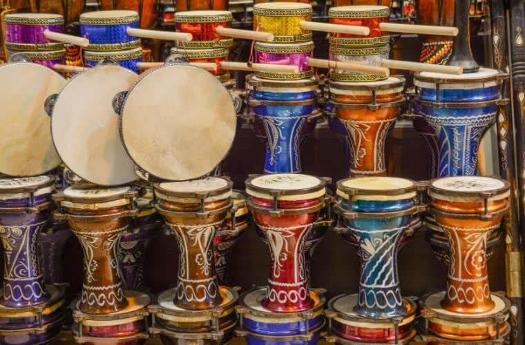 Rüyada darbuka çalmak. Rüyada darbuka görmek. Rüyada darbuka tabirleri.