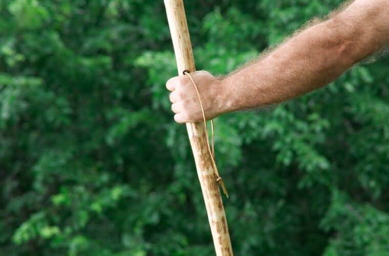 Rüyada değnek görmek. Rüyada değnek ile yürümek. Rüyada değnek tabirleri.