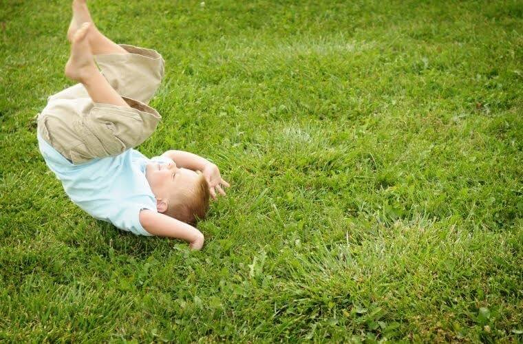 Rüyada başı üzerinde dönmek. Rüyada döndüğünü görmek. Rüyada etrafında dönmek. Rüyada mevlana ya da mevlevi gibi dönmek.