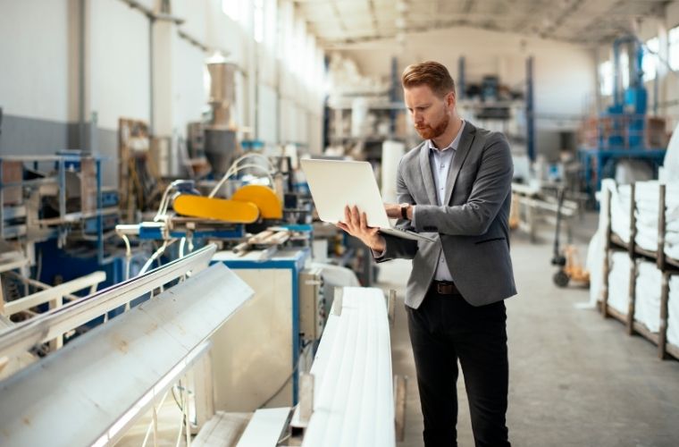 Rüyada fabrikatör görmek, rüyada fabrikatör olmak, rüyada fabrikatörle konuşmak. Rüyada fabrikatör tabirleri.