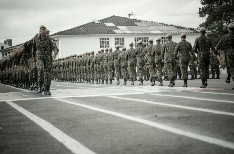 Rüyada garnizon görmek, rüyada garnizonda olmak, rüyada garnizon askeri görmek. Rüyada garnizom görmek.