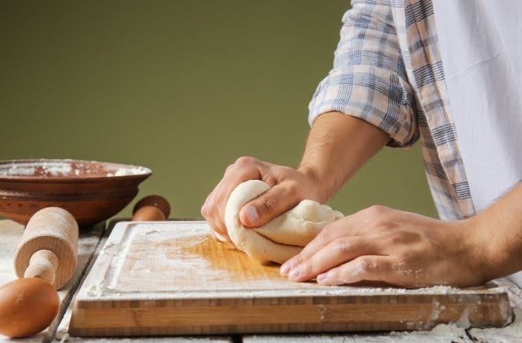  Rüyada hamur yapmak, rüyada hamurla ekmek hazırlamak, rüyada hamur yoğurduğunu görmek. Rüyada hamur yoğurmak tabirleri.