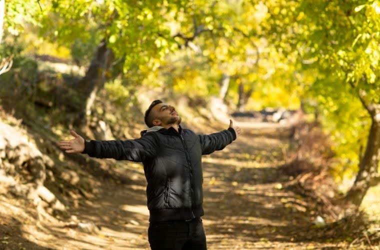 Rüyada sakin bir ortamda huzur bulmak, rüyada huzurlu bir yerde olmak, rüyada iç huzuru bulmak. Rüyada huzur bulmak tabirleri.