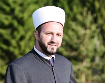 Rüyada imamla camide karşılaşmak, rüyada imamın duasına katılmak. Rüyada imam tabirleri.