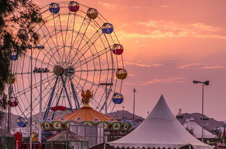 Rüyada karnavalda dans eden insanları izlemek, rüyada renkli karnaval kostümleri görmek, rüyada karnaval atmosferinde eğlenmek. Rüyada karnaval tabirleri.