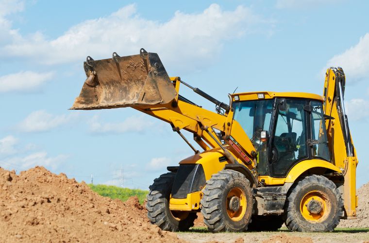 Rüyada kazı makinesi görmek, rüyada bir alanı kazıyan kazı makinesini izlemek, rüyada büyük bir kazı makinesi görmek, rüyada kazı çalışmasına şahit olmak. Rüyada kazı makinesi tabirleri.