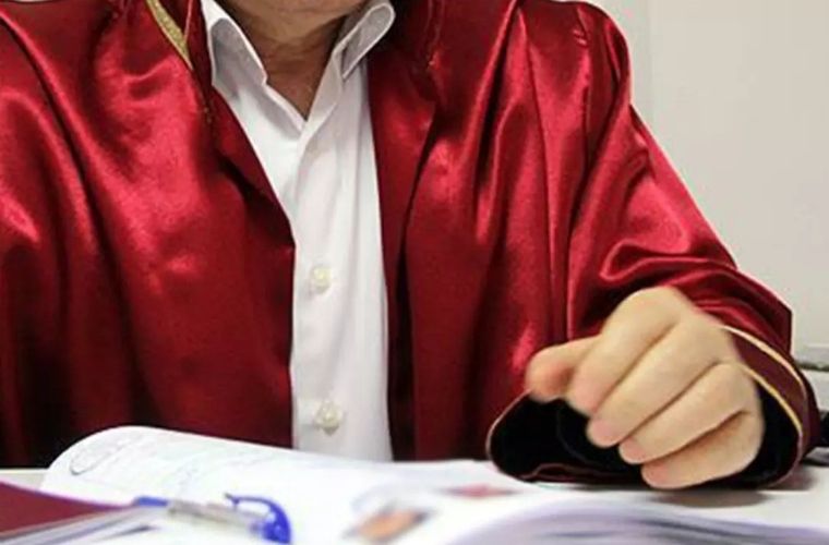 Rüyada nikah memuru tarafından nikahın kıyıldığını görmek, rüyada nikah memurunun sizi evlendirdiğini görmek, rüyada nikah memurunun bulunduğu bir ortamda bulunmak ve rüyada nikah memurunun resmi bir işlem yaptığını görmek.