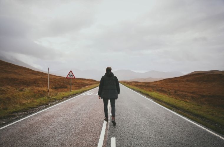 Yol Yürümekle, Borç Ödemekle Tükenir atasözünün anlamı.