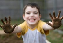 Rüyada Kir Görmek Ne Anlama Gelir? Rüyada kir görmek, rüyada ellerinin kirle kaplandığını fark etmek, rüyada kirli bir masayı temizlemek, rüyada başkasının üstünde kir görmek ve rüyada kiri sabunla yıkamak.