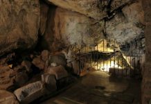 Rüyada Ashâb-ı Kehf Görmek Ne Anlama Gelir? Rüyada Kur’an’da anlatılan Ashâb-ı Kehf’i görmek nasıl yorumlanır. Rüyada Ashâb-ı Kehf’in dirildiğini görmek. Rüyada Ashâb-ı Kehf’in sığındıkları mağarayı görmek.