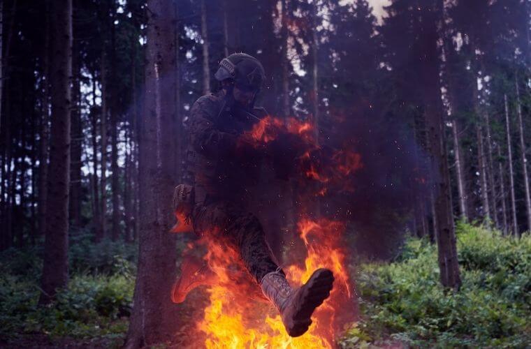 Rüyada ateşe girmek. Rüyada ateşin üstünden atlamak. Rüyada ateşin üstünden geçmek. Rüyada ateşin içine girmek. Rüyada ateşin üstünde yürümek.
