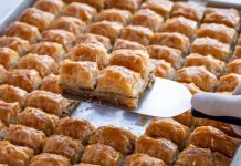 Rüyada Baklava Görmek Ne Anlama Gelir? Rüyada baklava görmek. Rüyada baklava yediğini görmek. Rüyada baklava ikram ettiğini görmek. Rüyada baklavacı görmek.