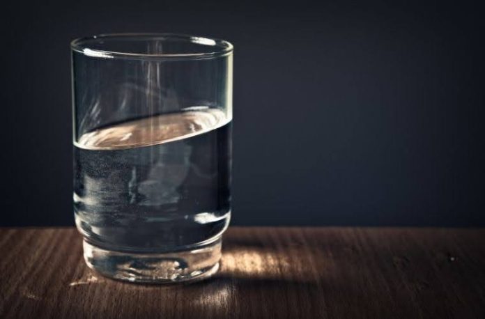 Rüyada bardak görmek. Rüyada bir bardaktan tatlı birşey içmek. Rüyada bardağın çatladığını, kırıldığını görmek ne anlama gelir.
