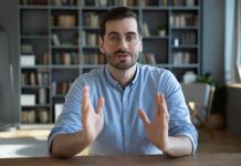 Rüyada Bilgilendirmek Ne Anlama Gelir? Rüyada birini bir konuda bilgilendirdiğini görmek. Rüyada bilgi vermek ya da bilgi almak ne anlama gelir.