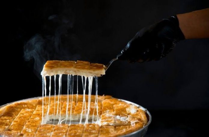 Rüyada börek görmek. Rüyada börek yediğini görmek. Rüyada börek yapmak. Rüyada börek pişirmek. Rüyada börek ikram etmek.