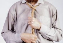 Rüyada Boynuna Bir Şey Geçirmek Ne Anlama Gelir? Rüyada boynuna ip, halat, yular, kement geçirildiğini görmek ne anlama gelir. Rüyada birinin boynuna bir şey geçirmek.