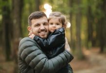 Rüyada Boynuna Sarılmak Ne Anlama Gelir? Rüyada birinin boynuna sarıldığını görmek. Rüyada eşinin boynuna sarılmak. Rüyada eşiyle kucaklaştığını görmek ne anlama gelir.