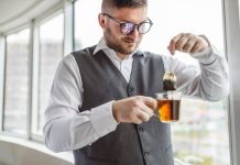 Rüyada Çay İçmek Ne Anlama Gelir? Rüyada çay içmek. Rüyada çay içtiğini görmek. Rüyada çay içmeye gitmek. Rüyada çay içildiğini görmek.