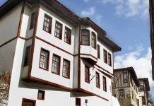 Rüyada Cumba Görmek Ne Anlama Gelir? Rüyada cumba görmek. Rüyada pencere cumbası görmek. Rüyada cumbalı ev görmek. Rüyada camlı balkon görmek.