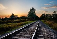 Rüyada Demir Yolu Görmek Ne Anlama Gelir? Rüyada demir yolu görmek. Rüyada tren rayları görmek. Rüyada demir yolunda yürümek. Rüyada demir yolu tabirleri.