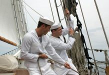 Rüyada Denizci Görmek Ne Anlama Gelir? Rüyada denizci olmak. Rüyada denizci üniforması giymek. Rüyada denizci asker olmak. Rüyada denizci tabirleri.