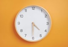 Rüyada Duvar Saati Görmek Ne Anlama Gelir? Rüyada duvar saati görmek, rüyada duvar saati hediye almak. Rüyada duvar saati görmek.