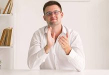 Rüyada El Çırpmak Ne Anlama Gelir? Rüyada el çıprmak, rüyada alkışlamak, rüyada sevinçle el çırpmak, rüyada el çırparak kutlama yapmak. Rüyada el çıprma.