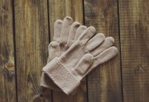 Rüyada Eldiven Görmek Ne Anlama Gelir? Rüyada eldiven görmek, rüyada siyah eldiven görmek, rüyada beyaz eldiven görmek, rüyada deri eldiven görmek. Rüyada eldiven görmek.