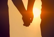 Rüyada Eş Görmek Ne Anlama Gelir? Rüyada eş görmek, rüyada eşini mutlu görmek, rüyada eşini üzgün görmek, rüyada eşle kavga etmek. Rüyada eş tabirleri.