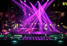 Rüyada Gece Kulübü Görmek Ne Anlama Gelir? Rüyada gece kulübüne gitmek, rüyada gece kulübünde eğlenmek, rüyada kulübünde dans etmek. Rüyada gece kulübü görmek.