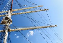 Rüyada Gemi Direği Görmek Ne Anlama Gelir? Rüyada eğik gemi direği görmek, rüyada yıkılan gemi direği görmek, rüyada gemi direğine tırmanmak, rüyada ahşap gemi direği görmek. Rüyada gemi direği ile ilgili rüya tabirleri.