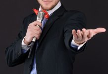 Rüyada Gösteri Ustası Görmek Ne Anlama Gelir? Rüyada gösteri ustası görmek ne anlama gelir, rüyada bir gösteri ustasıyla etkileşimde bulunmak, rüyada sahne performansı sergileyen bir ustayı görmek tabirleri.
