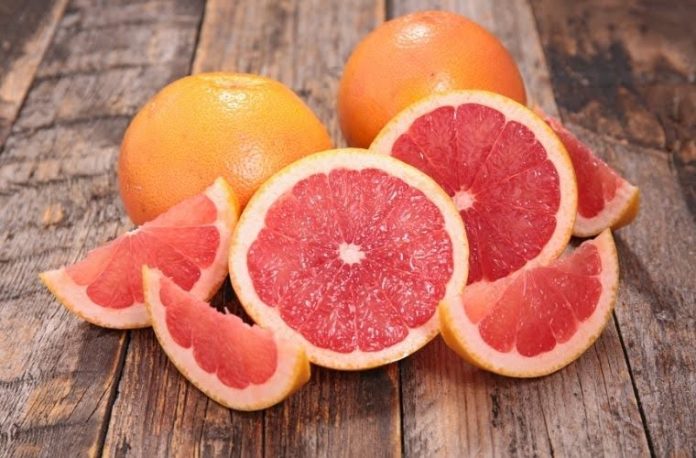 Rüyada bir greyfurtu kesmek, rüyada greyfurt yemek, rüyada greyfurt suyu içmek. Rüyada greyfurt görmek ile ilgili rüya tabirleri.