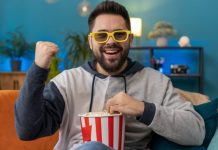 Rüyada Güler Yüzlü Görmek Ne Anlama Gelir? Rüyada güler yüzlü görmek ne anlama gelir, rüyada güler yüzlü birini görmek, rüyada güler yüzlü insanlarla karşılaşmak vb. rüyada güler yüzlü tabirleri.