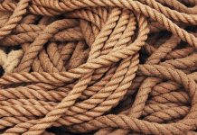 Rüyada Halat Görmek Ne Anlama Gelir? Rüyada halatla bir şeyi tutmak, rüyada halatın sağlam olduğunu görmek, rüyada halatla bir şey çekmek. Rüyada halat yorumları.