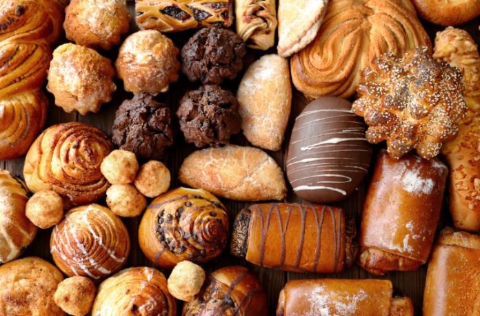 Rüyada hamur işleri görmek, rüyada börek yemek, rüyada poğaça pişirmek, rüyada çörek hazırlamak. Rüyada hamur işleri tabirleri.
