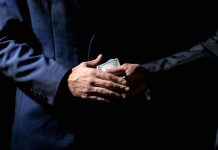 Rüyada Haraç Görmek Ne Anlama Gelir? Rüyada haraç görmek, rüyada haraç vermek, rüyada haraç ödemek, rüyada birinin haraç istediğini görmek. Rüyada haraç tabirleri.