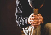 Rüyada Hıristiyan Görmek Ne Anlama Gelir? Rüyada Hıristiyan biriyle arkadaş olmak, rüyada Hıristiyan birine yardım etmek, rüyada Hıristiyan diniyle ilgili bir şey görmek. Rüyada Hıristiyan tabirleri.