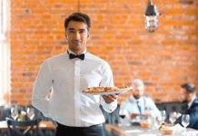 Rüyada Hizmet Etmek Ne Anlama Gelir? Rüyada birine yardım etmek, rüyada hizmetçi olarak çalışmak, rüyada misafire hizmet etmek. Rüyada hizmet etmek tabirleri.