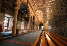 Rüyada İbadethane Görmek Ne Anlama Gelir? Rüyada ibadethanede dua etmek, rüyada ibadethanede namaz kılmak, rüyada boş bir ibadethane görmek. Rüyada ibadethane tabirleri.